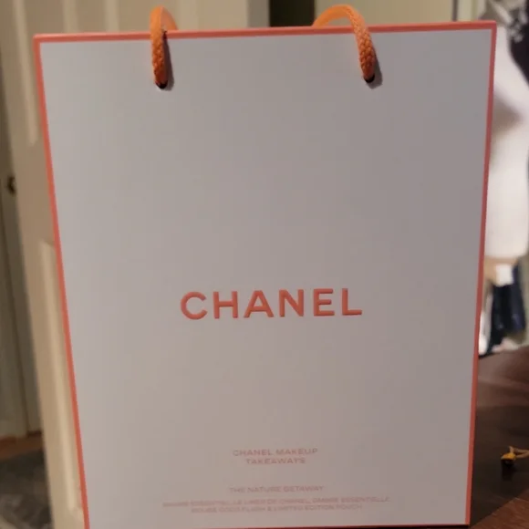 Chanel Makeup takeaways  The Nature Getaway - Picture 2 of 13